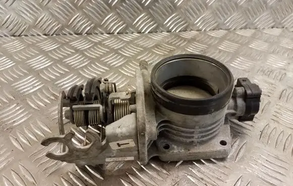 BMW 5 E39 Throttle valve 13631721456 1721456