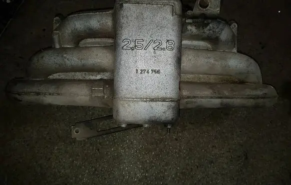 BMW 5 E28 Intake manifold 1274756