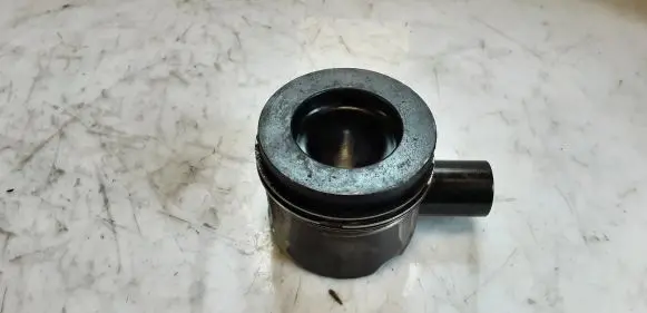 Piston