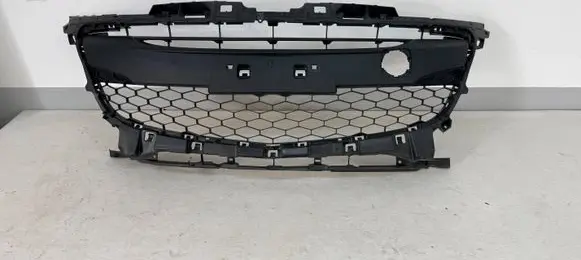 Mazda 3 III Front bumper upper radiator grill BHE4501T1