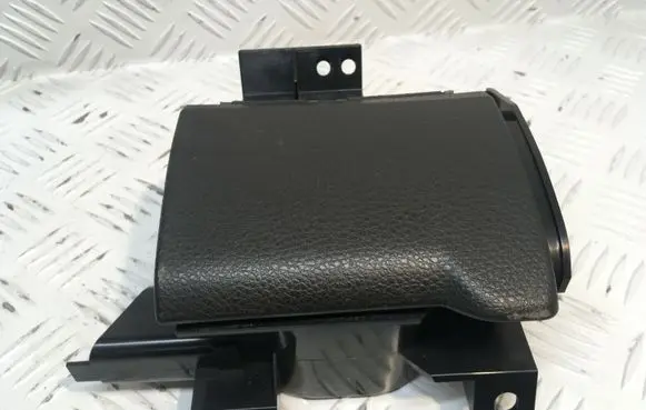 Nissan X-Trail T30 Glove box 68430EQ000
