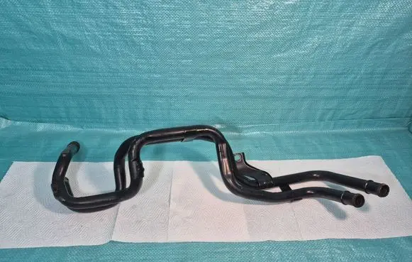 Engine coolant pipe/hose