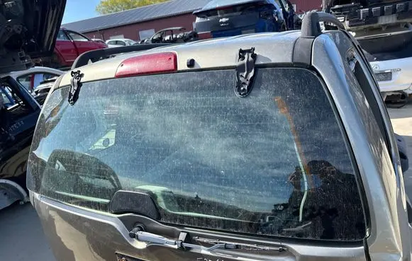 Jeep Cherokee Opening tailgate glass 
