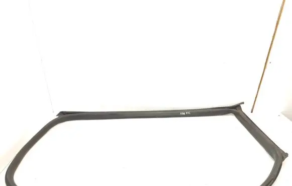 Maserati Ghibli Front door rubber seal