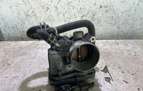 Toyota Corolla Verso AR10 Throttle valve 220300D010 4F11 01107