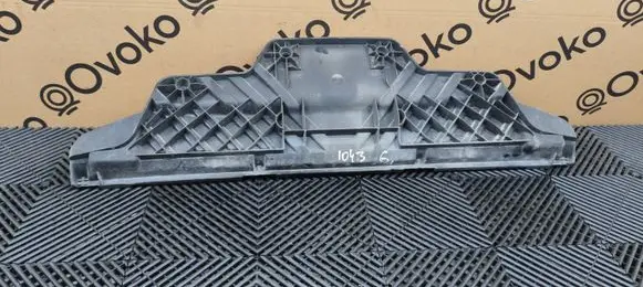 Audi Q7 4M Rear bumper mounting bracket 4M0807329