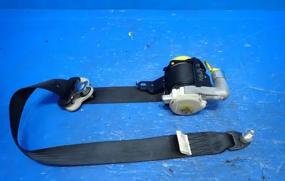 Mazda 3 II Front seatbelt