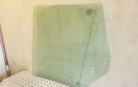 Volvo XC90 Rear door window glass