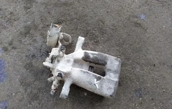 Opel Astra G Rear brake caliper