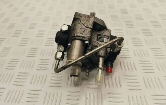 Opel Zafira C Fuel injection high pressure pump 55495425