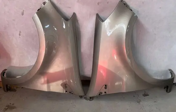 Renault Clio III Fender 7701476105