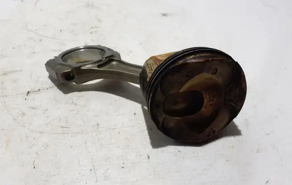 Subaru Forester SK Piston with connecting rod 12018AC050