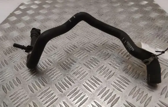 Engine coolant pipe/hose