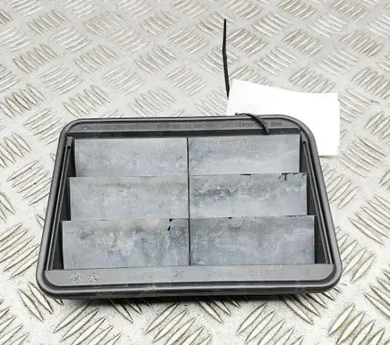 BMW XM Quarter panel pressure vent 9176945