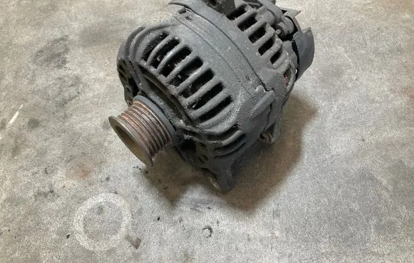 Renault Master II Generator/alternator 8200175210 0124525043