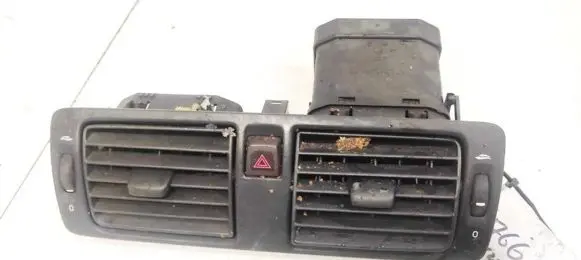 Volvo V50 Dash center air vent grill Y01144