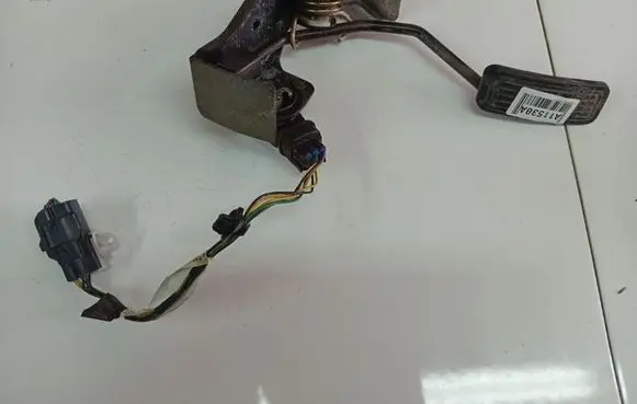 Toyota Corolla E120 E130 Accelerator throttle pedal 8222302030