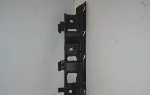 Volkswagen PASSAT B6 Front bumper mounting bracket 3C0807184