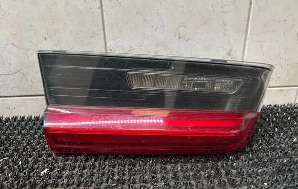 Tailgate rear/tail lights