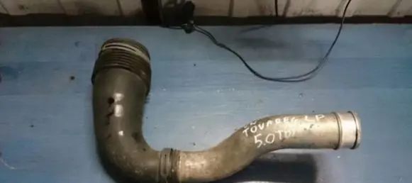 Volkswagen Touareg I Engine coolant pipe/hose