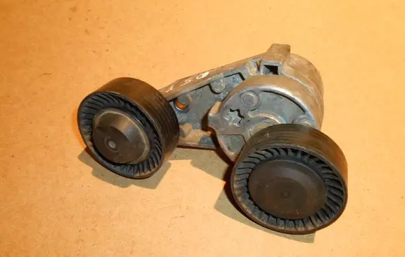 Volvo V70 Alternator belt tensioner 31251252