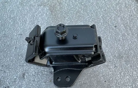 Nissan King Cab, Navara Engine mount bracket 11210VK510