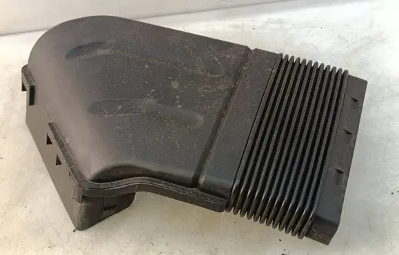Audi A4 S4 B7 8E 8H Air intake duct part 8E0129617D