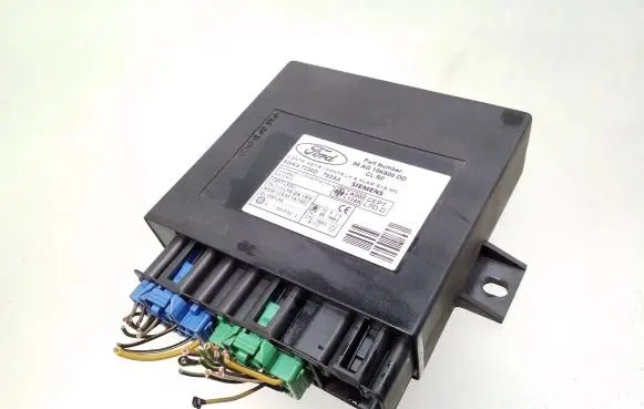 Ford Focus Comfort/convenience module 98AG15K600DD 5WK47230D