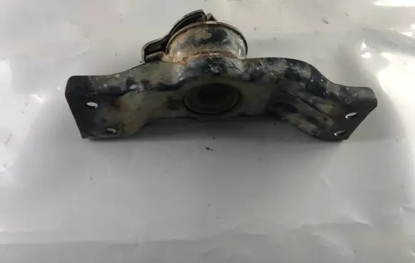 Mitsubishi Pajero Pinin Engine mount bracket