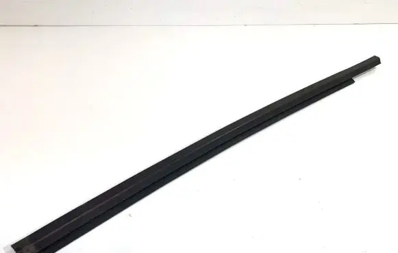 Suzuki Vitara (LY) Loading door glass trim molding