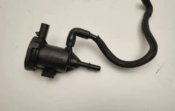 Mercedes-Benz GL X166 Valve A0014760532