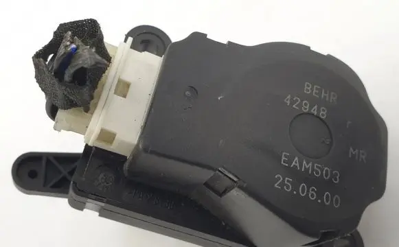 Volvo S80 A/C air flow flap actuator/motor EAM503