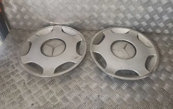 Mercedes-Benz E W124 R15 wheel hub/cap/trim 1244011424
