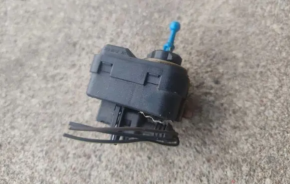 Jeep Cherokee III KJ Headlight level adjustment motor 