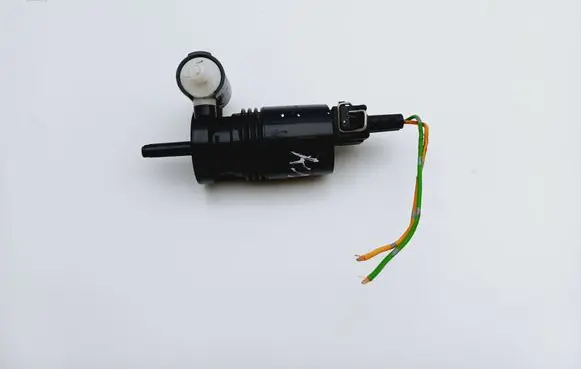 Nissan Micra Windscreen/windshield washer pump 30097