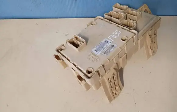 Toyota Avensis T250 Fuse module 82641CA020F