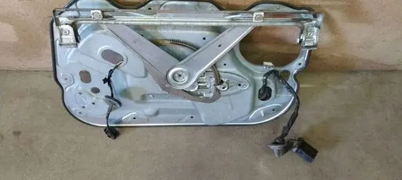 Ford Focus Front window lifting mechanism without motor