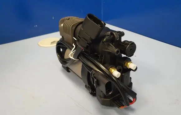 Volkswagen Touareg II Air suspension compressor/pump 7P0616006 7P0698007C 7P0616006C