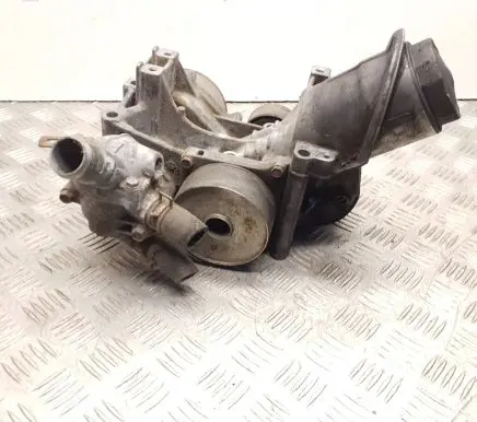 Honda CR-V Oil filter mounting bracket