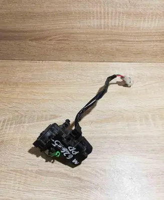 Mazda 626 Front door lock 1528007031