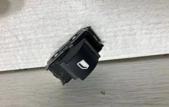 Opel Crossland X Electric window control switch 13483539
