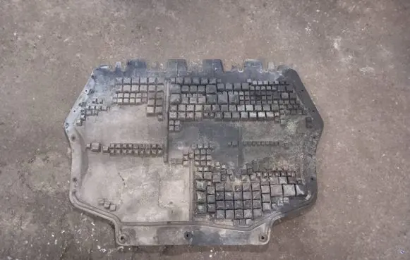 Seat Altea XL Engine splash shield/under tray 1K0825237Af