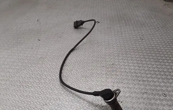 Audi A4 S4 B5 8D Crankshaft position sensor 
