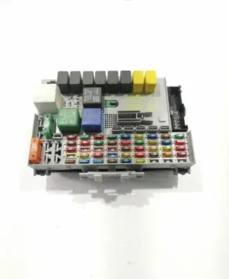 Opel Zafira A Fuse box set 24412497