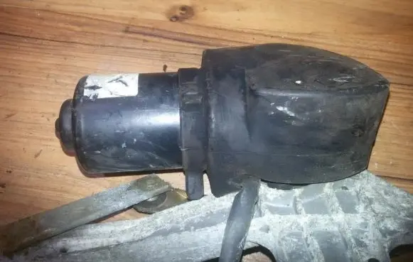 Renault Laguna I Wiper motor