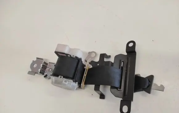 Middle seatbelt (rear)