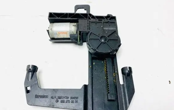 Mercedes-Benz ML W164 Seat adjustment motor A0009700026 0009700026