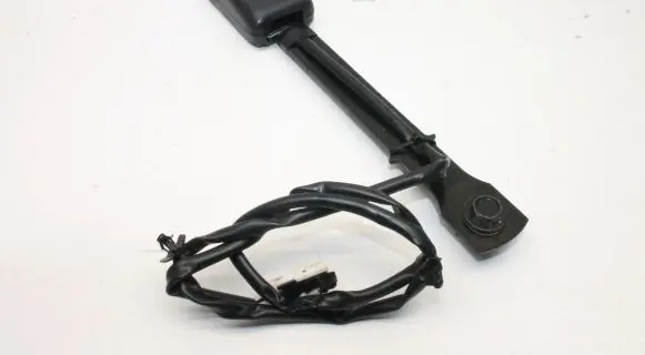 Nissan Juke I F15 Front seatbelt buckle