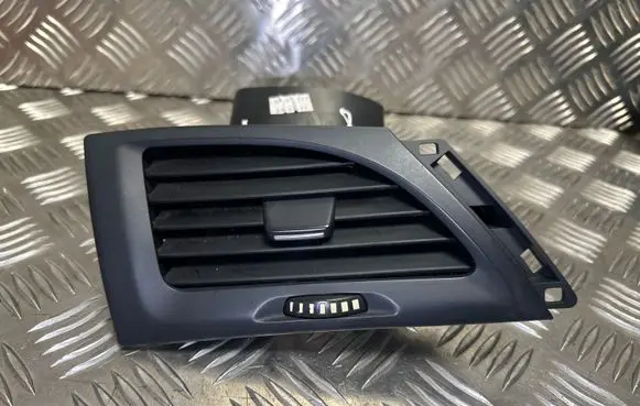 Renault Megane III Dashboard side air vent grill/cover trim 1845021