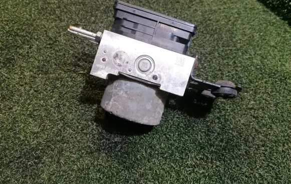Opel Vivaro ABS Pump 476605919R 93457527